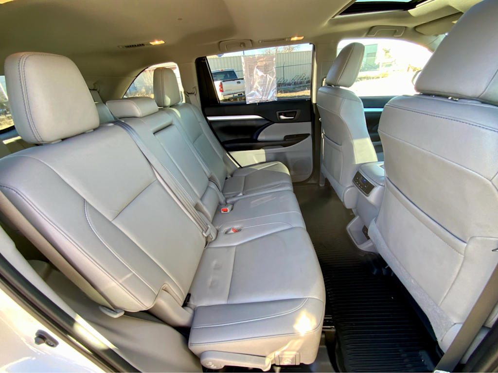 Thumbnail: 2019 Toyota Highlander - 32