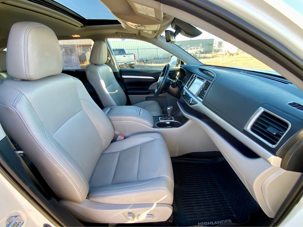 Thumbnail: 2019 Toyota Highlander - 11