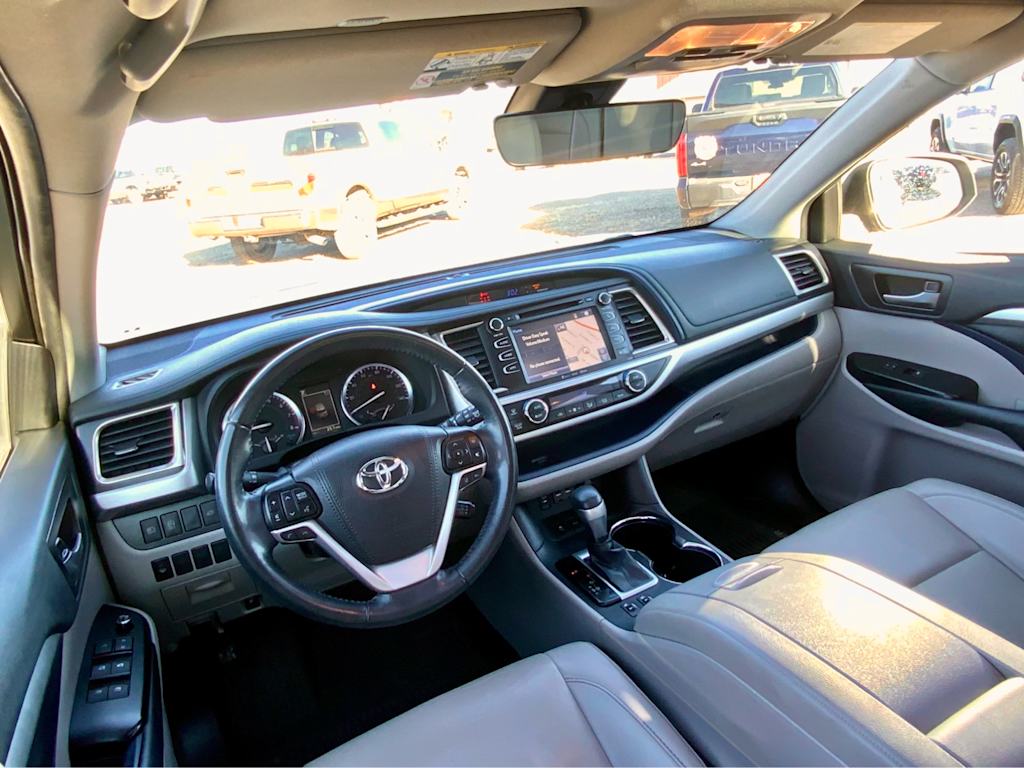 Thumbnail: 2019 Toyota Highlander - 9