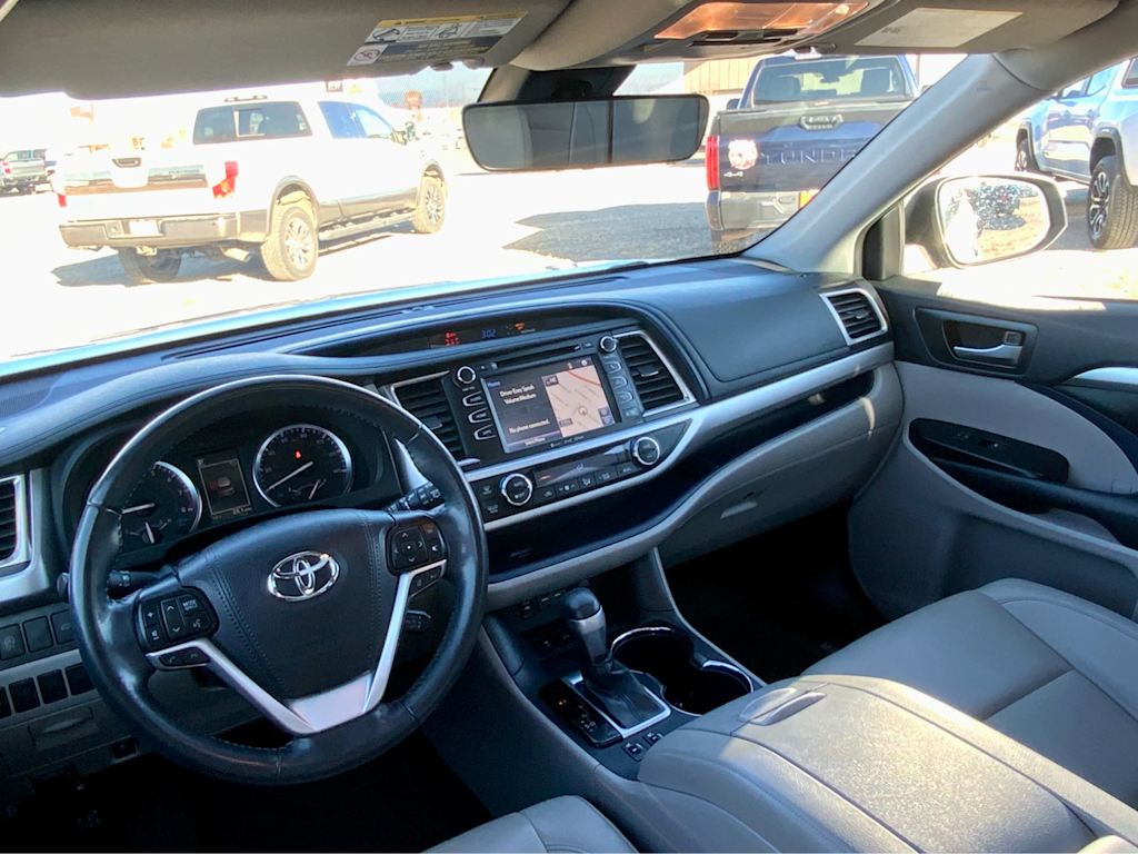 Thumbnail: 2019 Toyota Highlander - 14