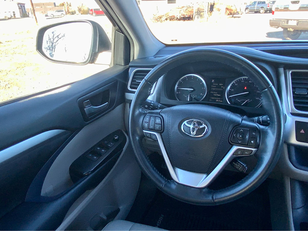 Thumbnail: 2019 Toyota Highlander - 41