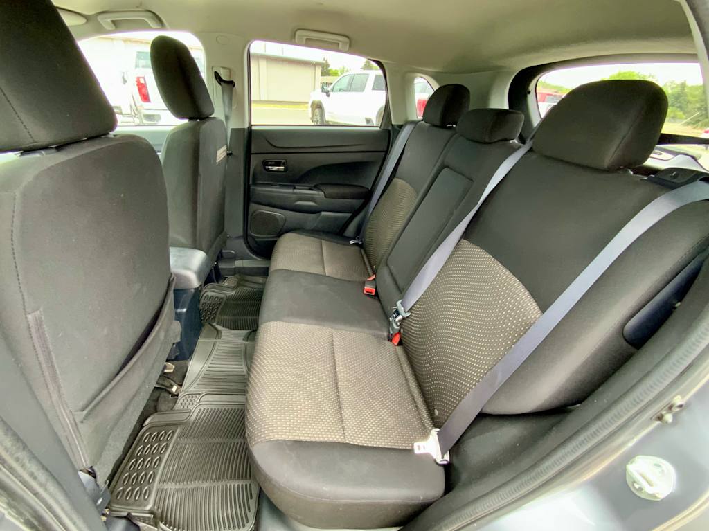 Thumbnail: 2016 Mitsubishi Outlander Sport - 12