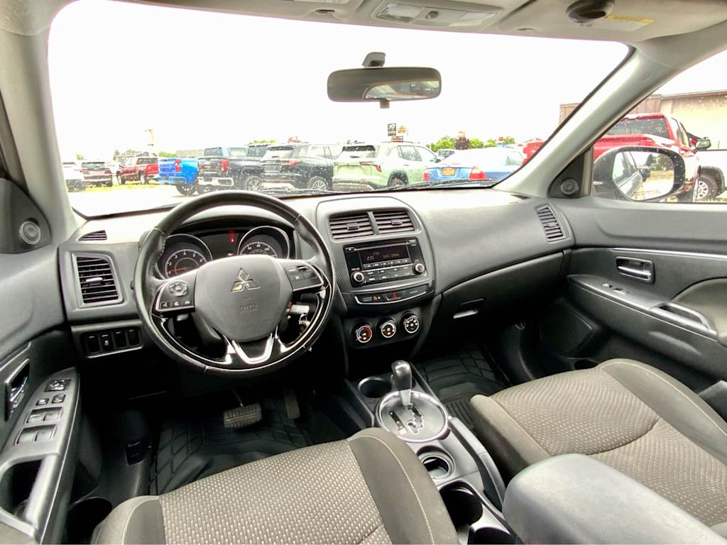 Thumbnail: 2016 Mitsubishi Outlander Sport - 9