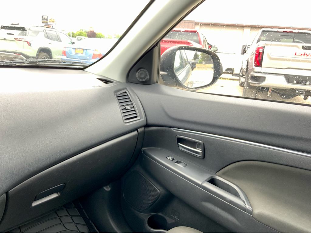 Thumbnail: 2016 Mitsubishi Outlander Sport - 41