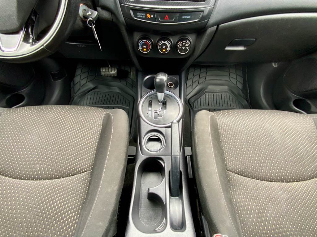 Thumbnail: 2016 Mitsubishi Outlander Sport - 16