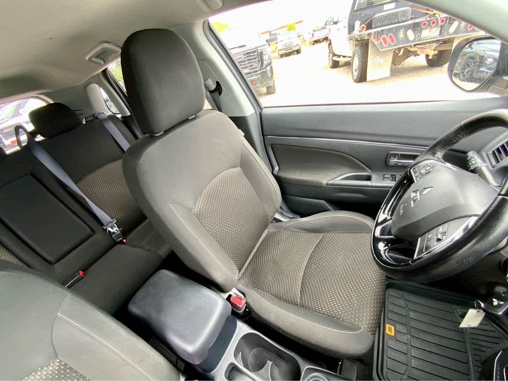 Thumbnail: 2016 Mitsubishi Outlander Sport - 37