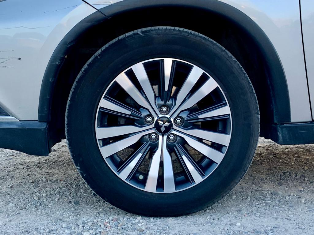 Thumbnail: 2019 Mitsubishi Outlander - 8
