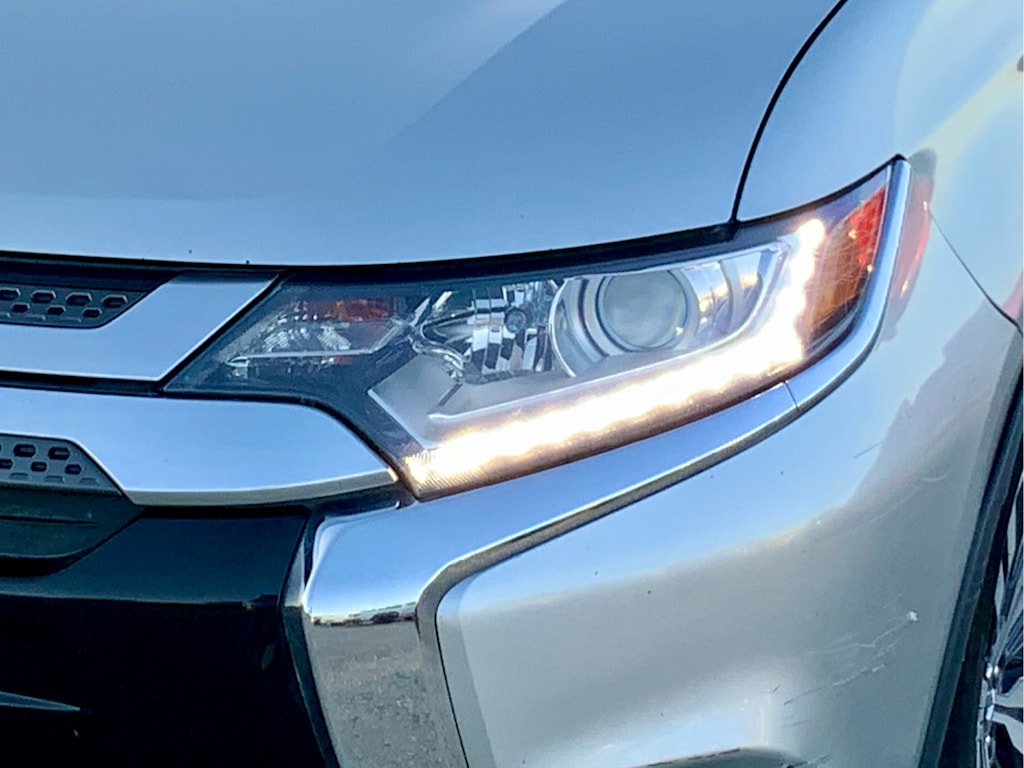 Thumbnail: 2019 Mitsubishi Outlander - 25