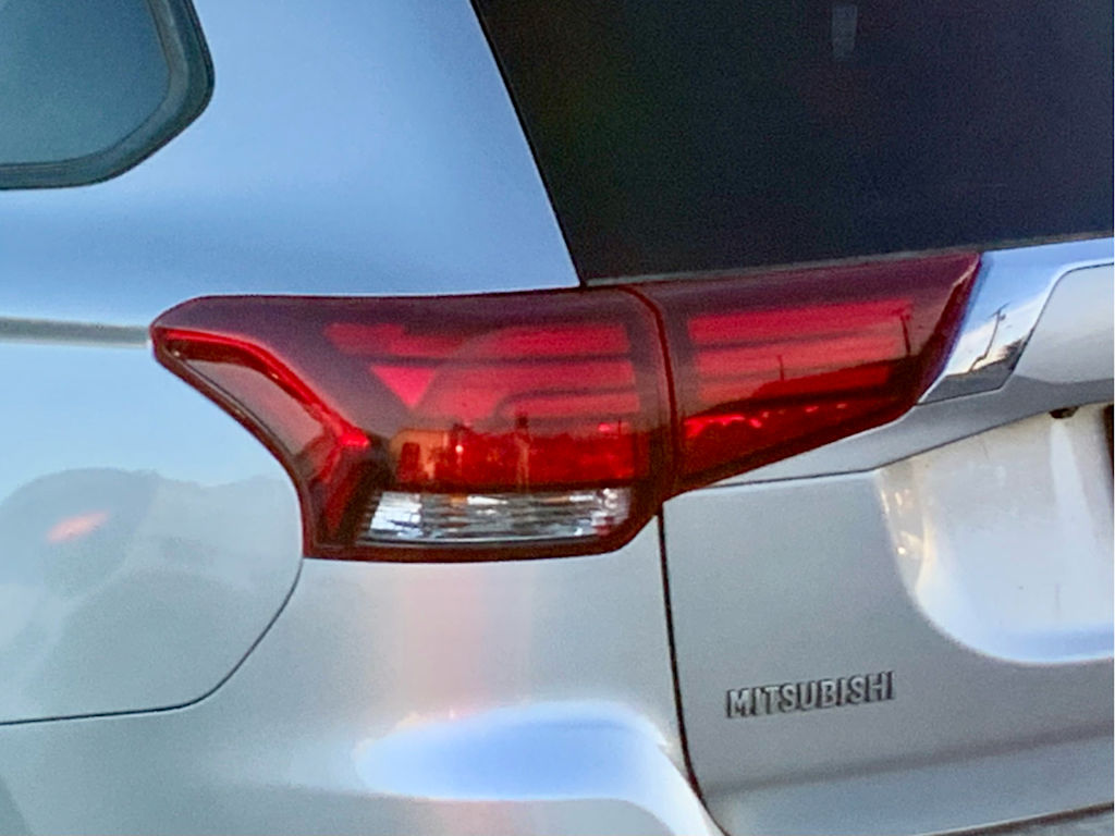 Thumbnail: 2019 Mitsubishi Outlander - 26