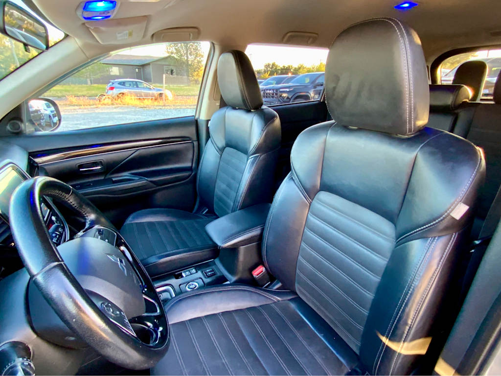 Thumbnail: 2019 Mitsubishi Outlander - 11