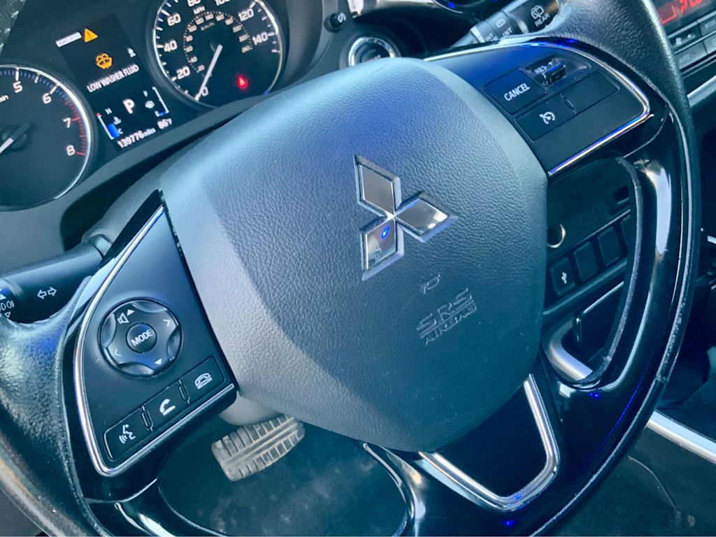 Thumbnail: 2019 Mitsubishi Outlander - 31