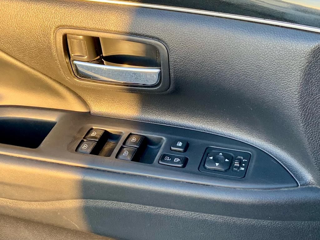 Thumbnail: 2019 Mitsubishi Outlander - 34