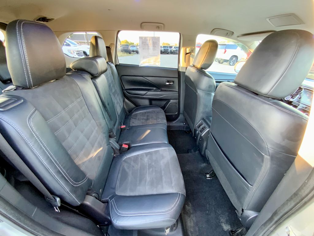 Thumbnail: 2019 Mitsubishi Outlander - 28