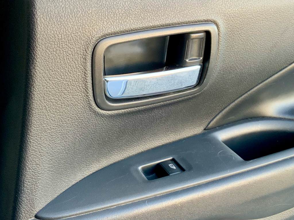 Thumbnail: 2019 Mitsubishi Outlander - 36