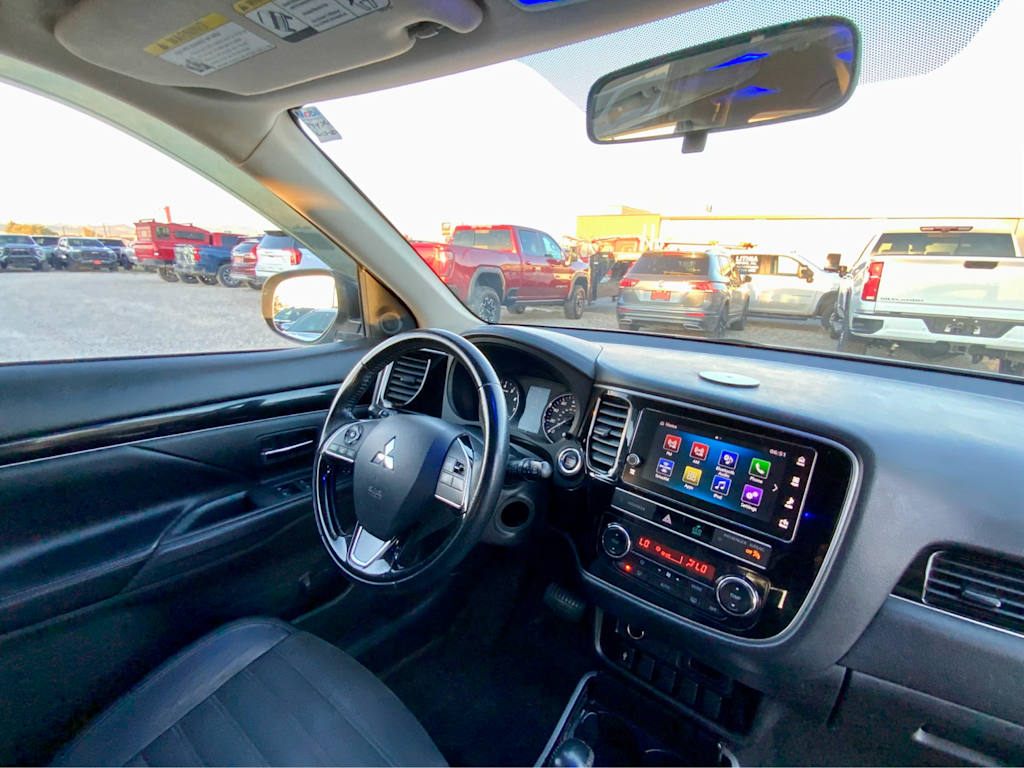Thumbnail: 2019 Mitsubishi Outlander - 10