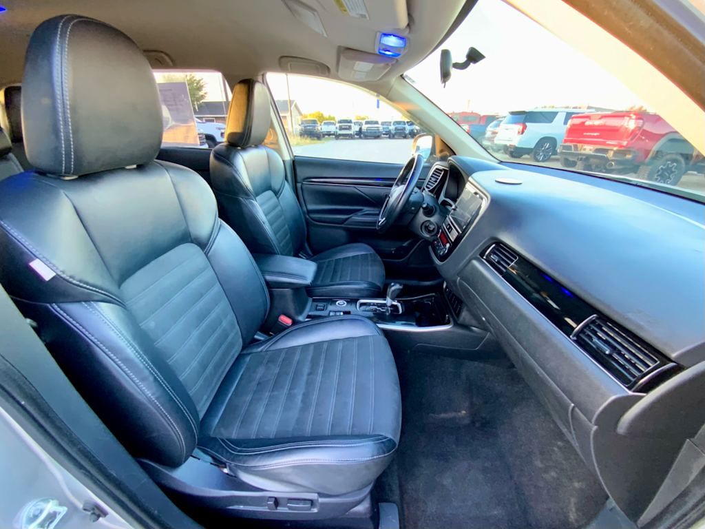 Thumbnail: 2019 Mitsubishi Outlander - 12