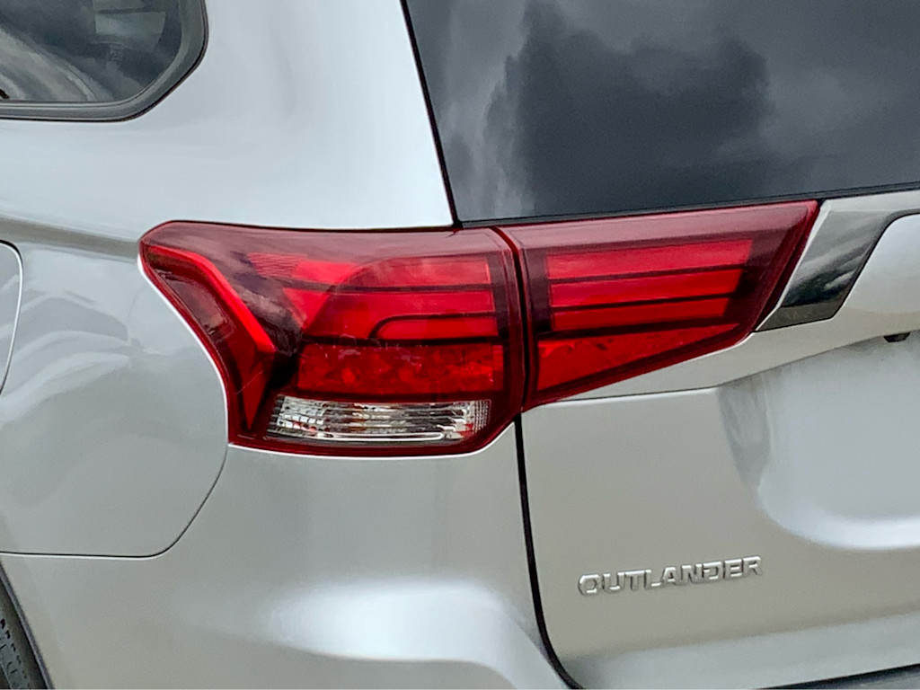 Thumbnail: 2020 Mitsubishi Outlander - 24