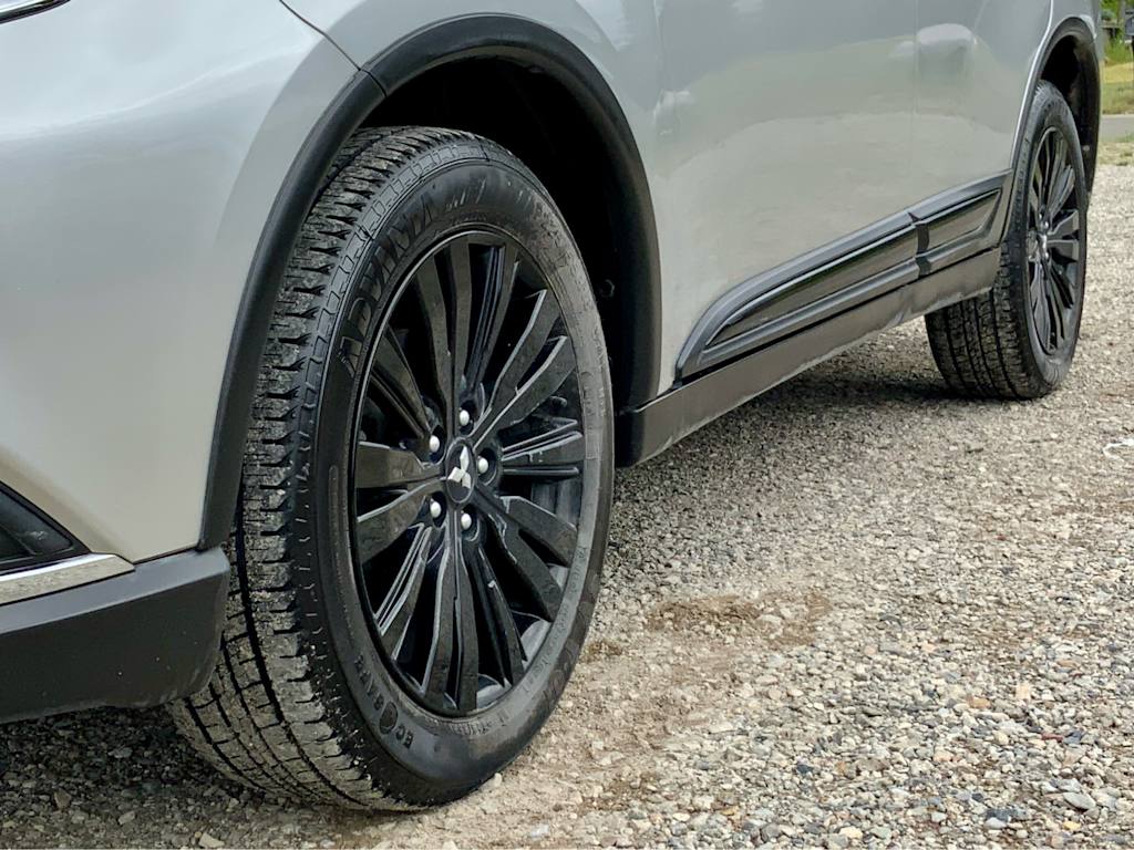 Thumbnail: 2020 Mitsubishi Outlander - 25