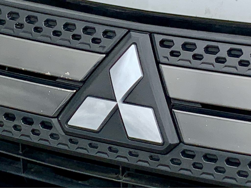 Thumbnail: 2020 Mitsubishi Outlander - 7