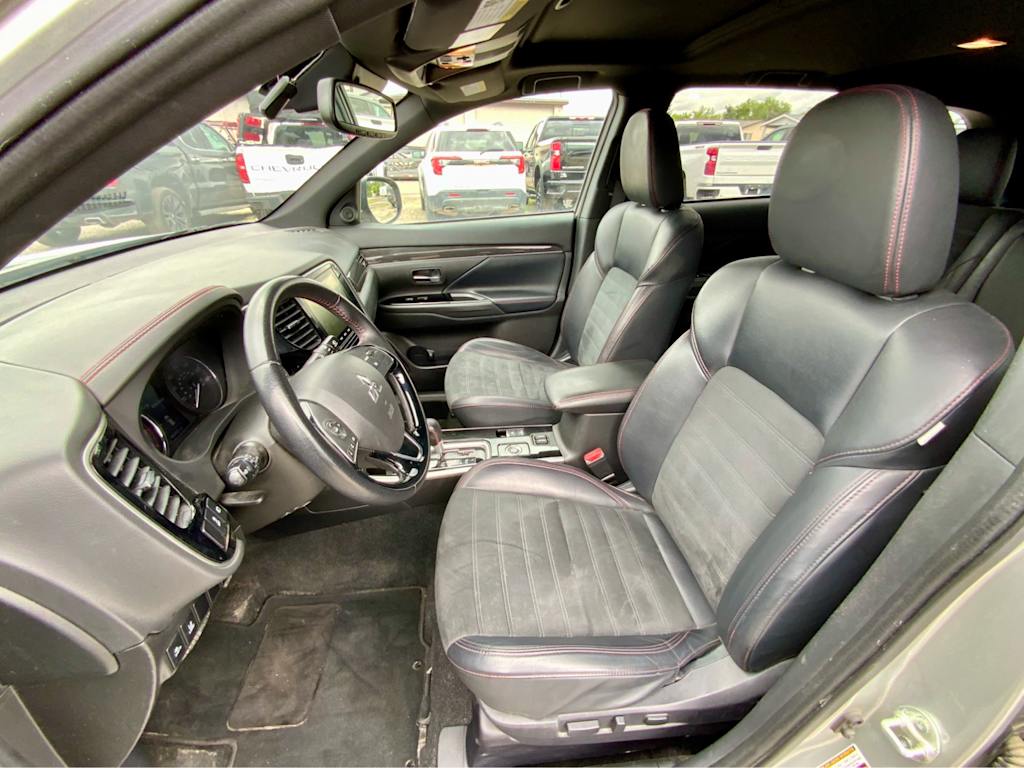 Thumbnail: 2020 Mitsubishi Outlander - 10