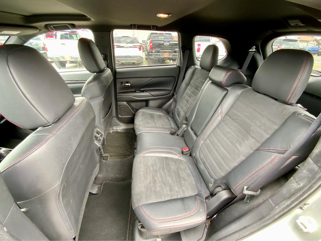 Thumbnail: 2020 Mitsubishi Outlander - 12