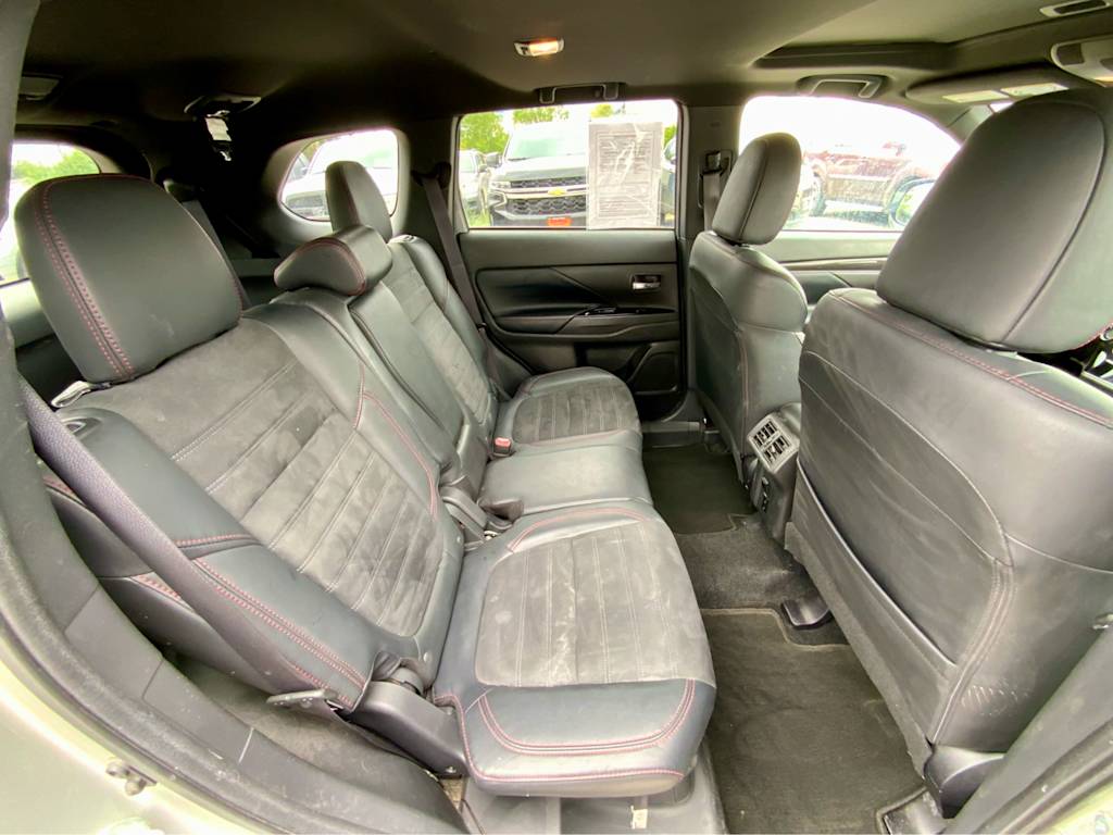 Thumbnail: 2020 Mitsubishi Outlander - 27