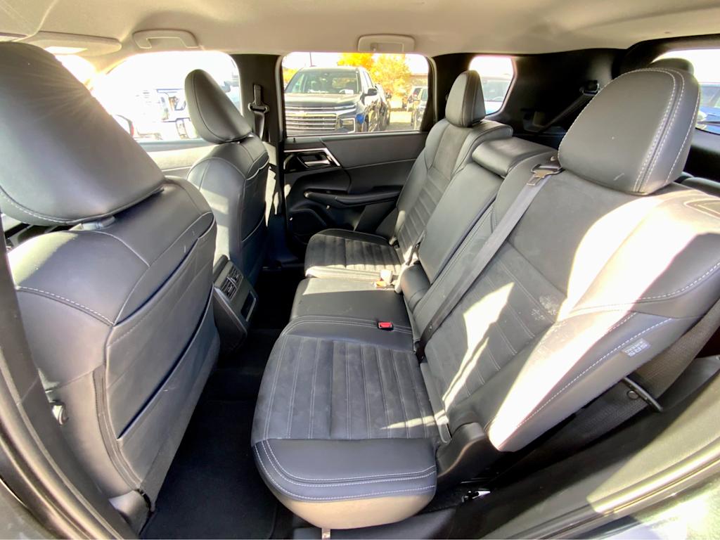 Thumbnail: 2024 Mitsubishi Outlander - 12