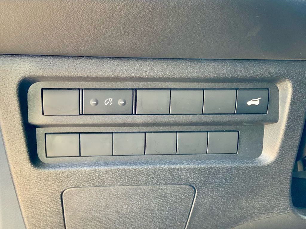 Thumbnail: 2024 Mitsubishi Outlander - 49