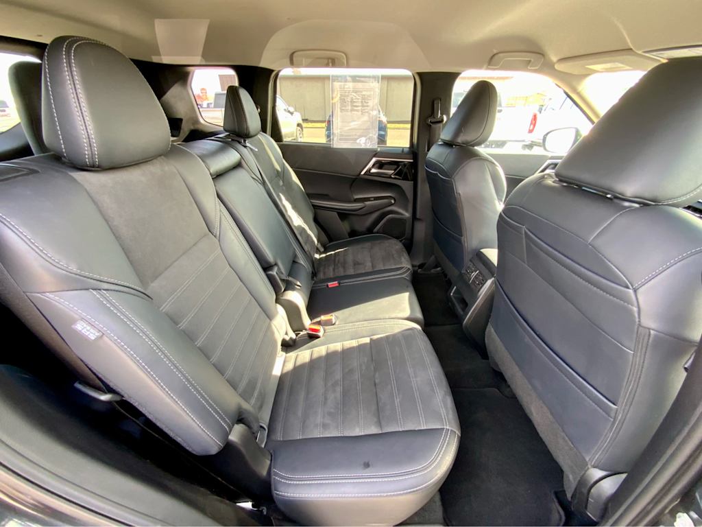 Thumbnail: 2024 Mitsubishi Outlander - 35