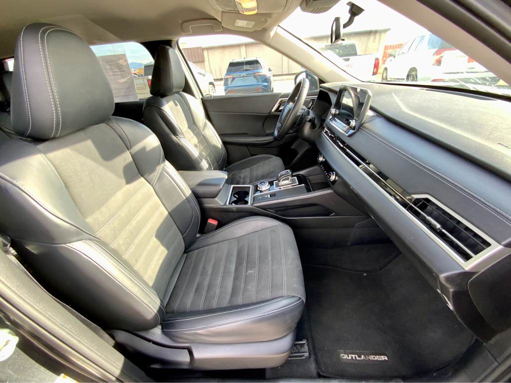 Thumbnail: 2024 Mitsubishi Outlander - 11