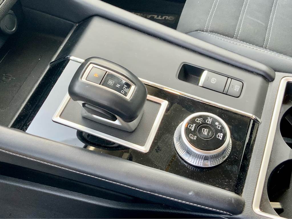 Thumbnail: 2024 Mitsubishi Outlander - 47