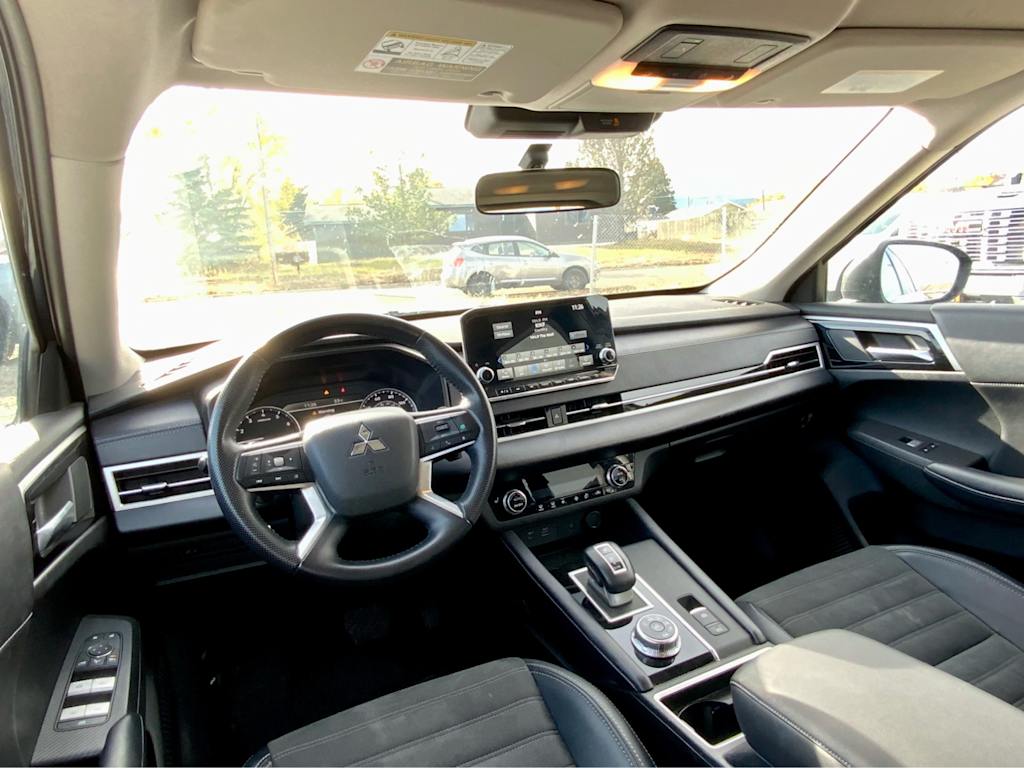 Thumbnail: 2024 Mitsubishi Outlander - 9