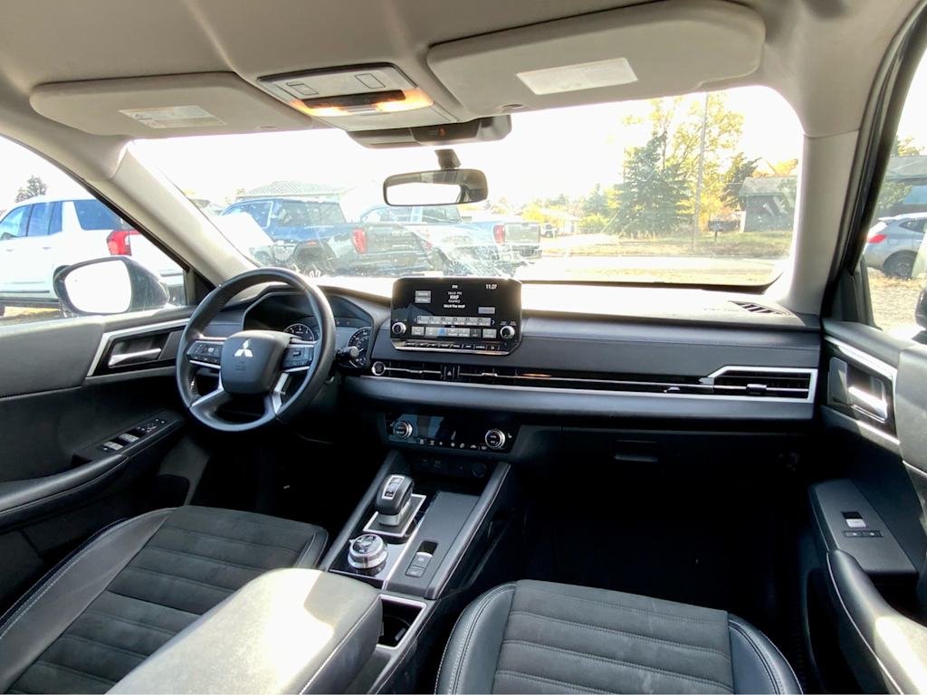 Thumbnail: 2024 Mitsubishi Outlander - 13