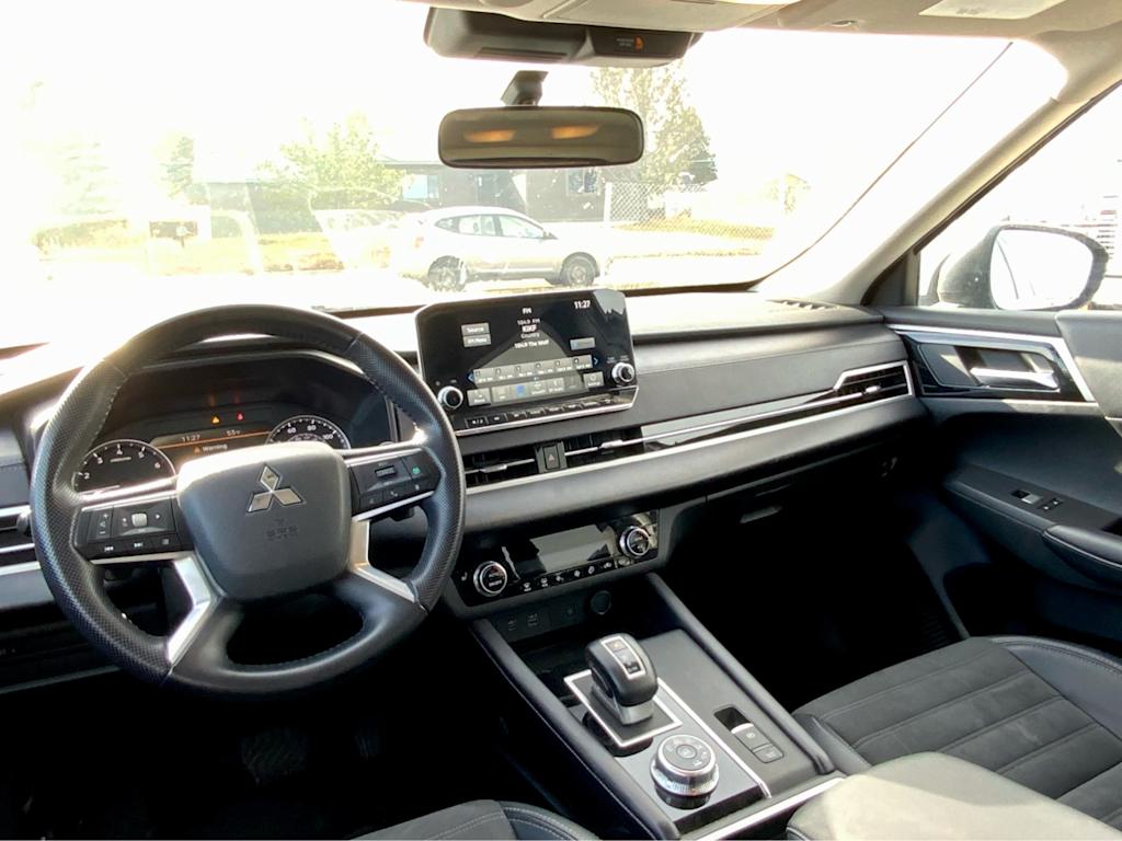 Thumbnail: 2024 Mitsubishi Outlander - 14