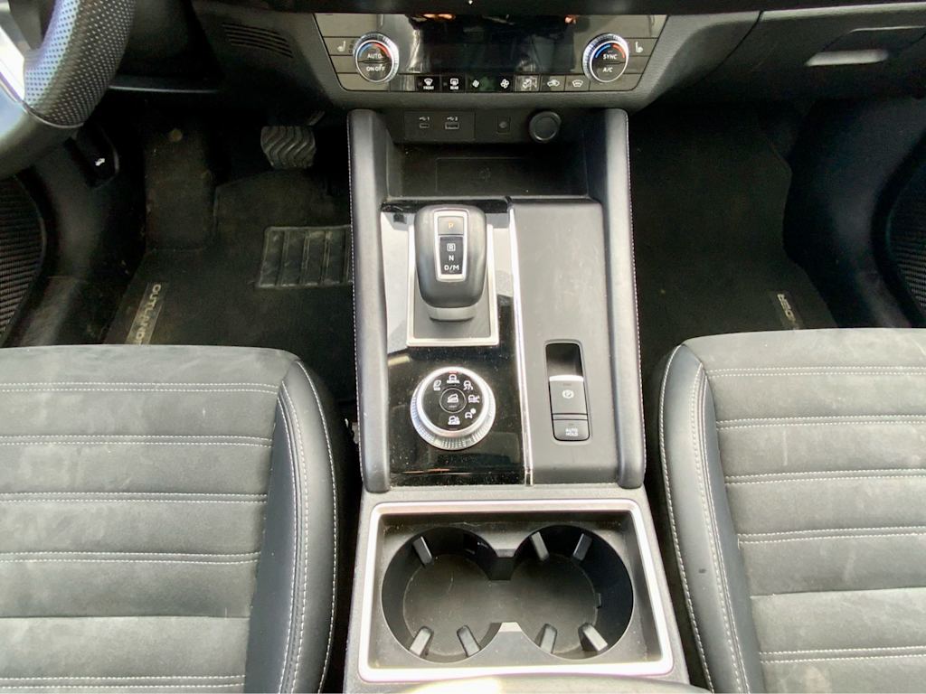 Thumbnail: 2024 Mitsubishi Outlander - 16