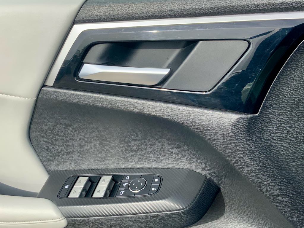 Thumbnail: 2025 Mitsubishi Outlander - 41