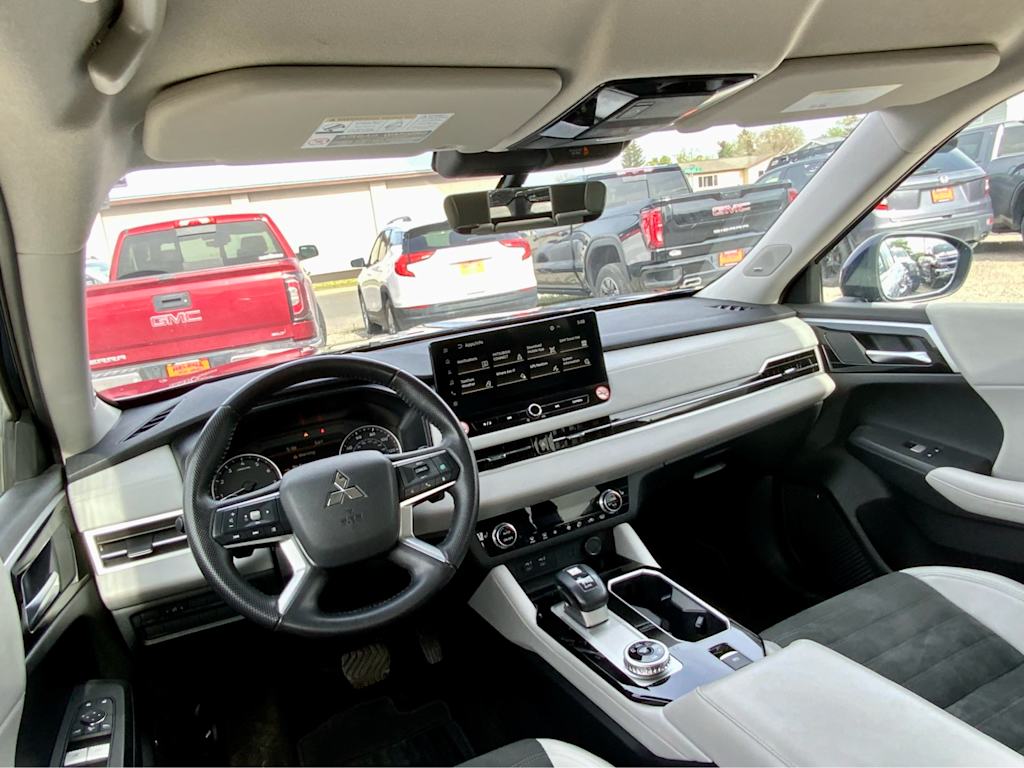 Thumbnail: 2025 Mitsubishi Outlander - 9