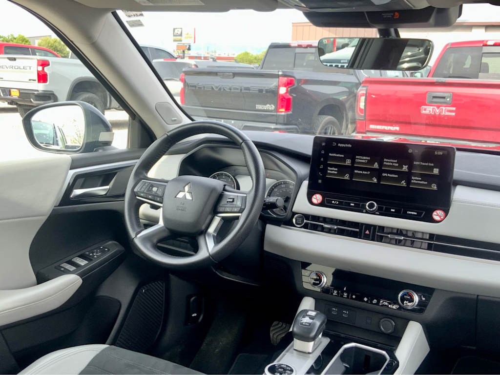 Thumbnail: 2025 Mitsubishi Outlander - 33