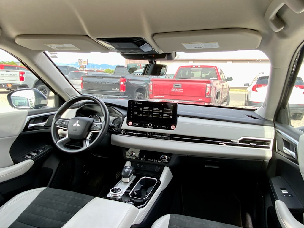 Thumbnail: 2025 Mitsubishi Outlander - 14