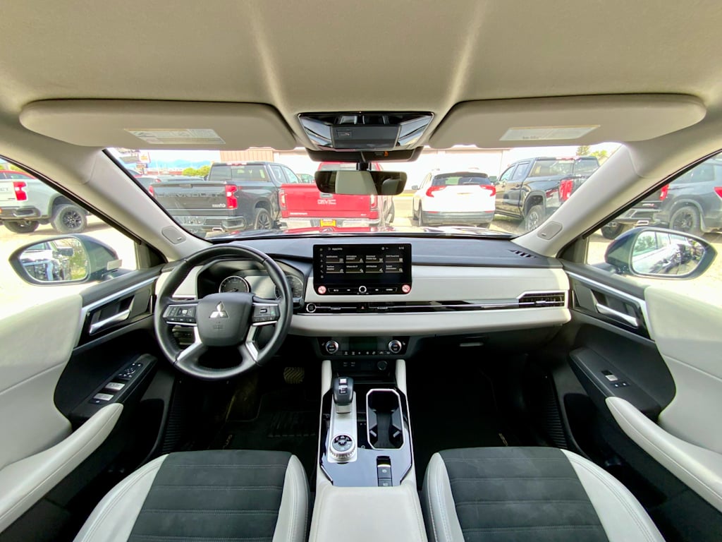 Thumbnail: 2025 Mitsubishi Outlander - 2
