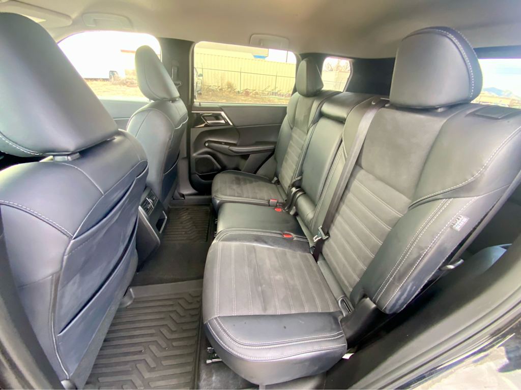 Thumbnail: 2024 Mitsubishi Outlander - 12