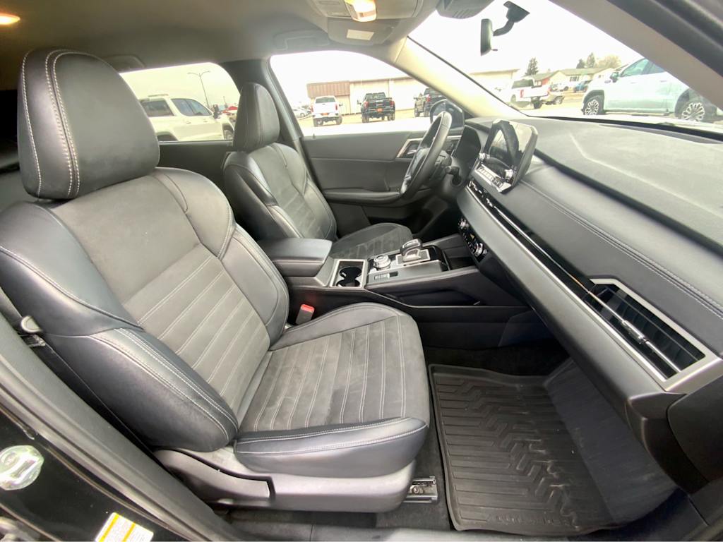 Thumbnail: 2024 Mitsubishi Outlander - 11