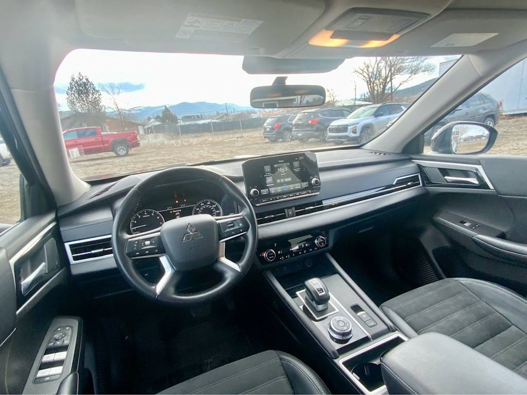 Thumbnail: 2024 Mitsubishi Outlander - 9