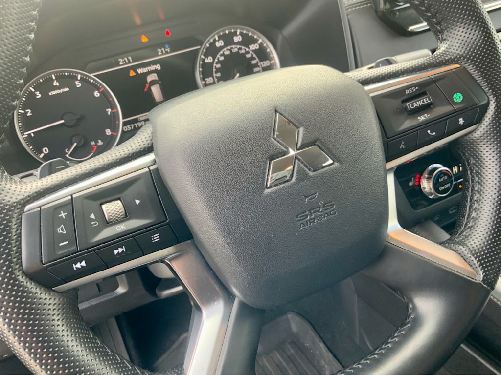 Thumbnail: 2024 Mitsubishi Outlander - 42