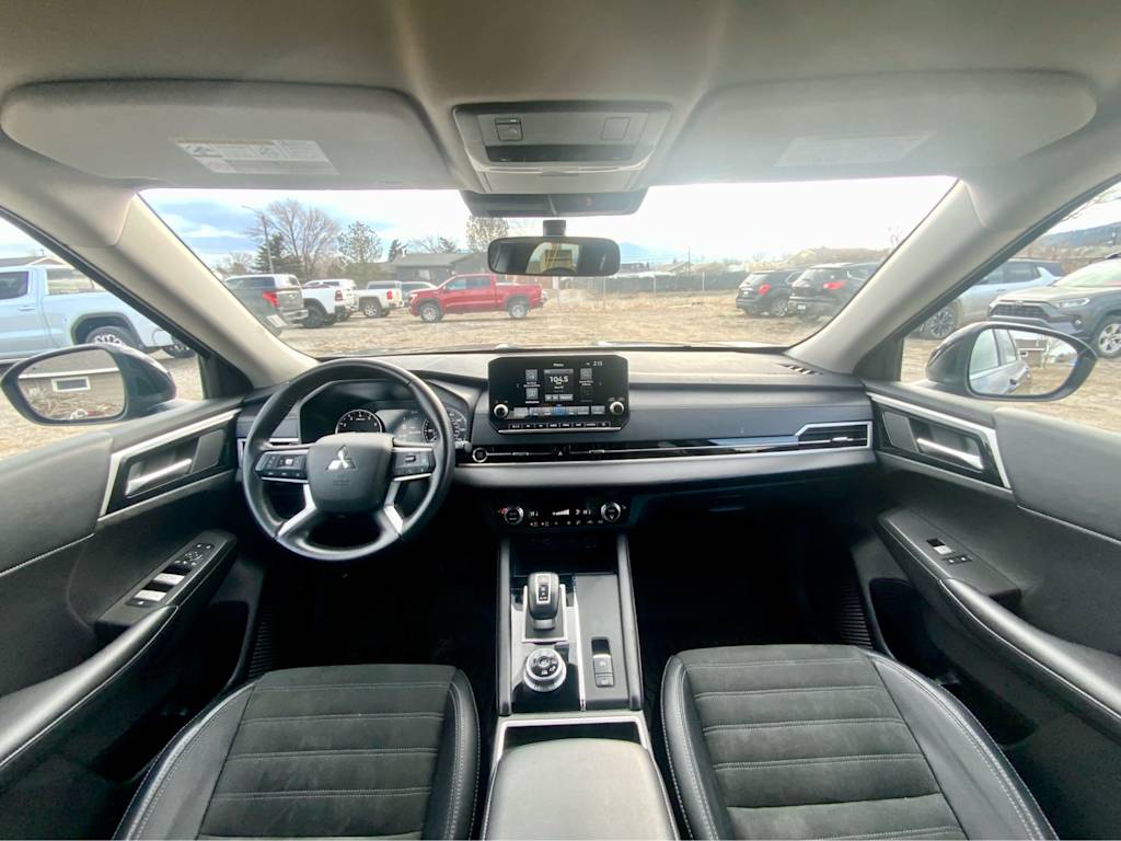 Thumbnail: 2024 Mitsubishi Outlander - 2