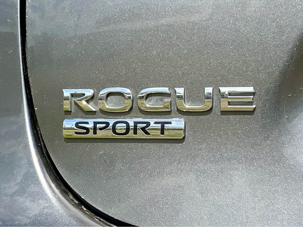 Thumbnail: 2021 Nissan Rogue Sport - 32