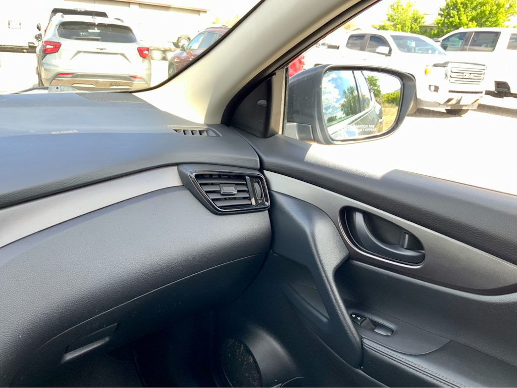 Thumbnail: 2021 Nissan Rogue Sport - 39