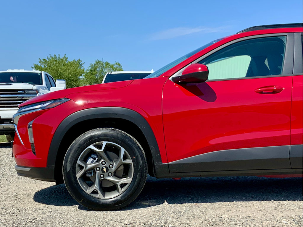 Thumbnail: 2026 Chevrolet Trax - 8