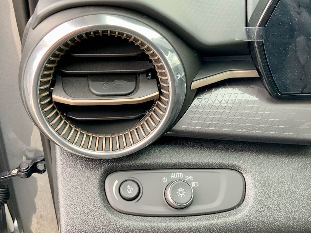 Thumbnail: 2025 Chevrolet Trax - 44