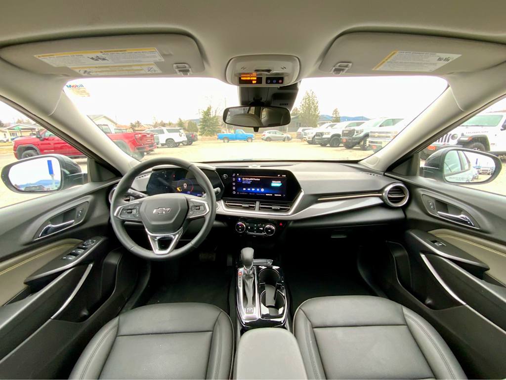 Thumbnail: 2025 Chevrolet Trax - 2